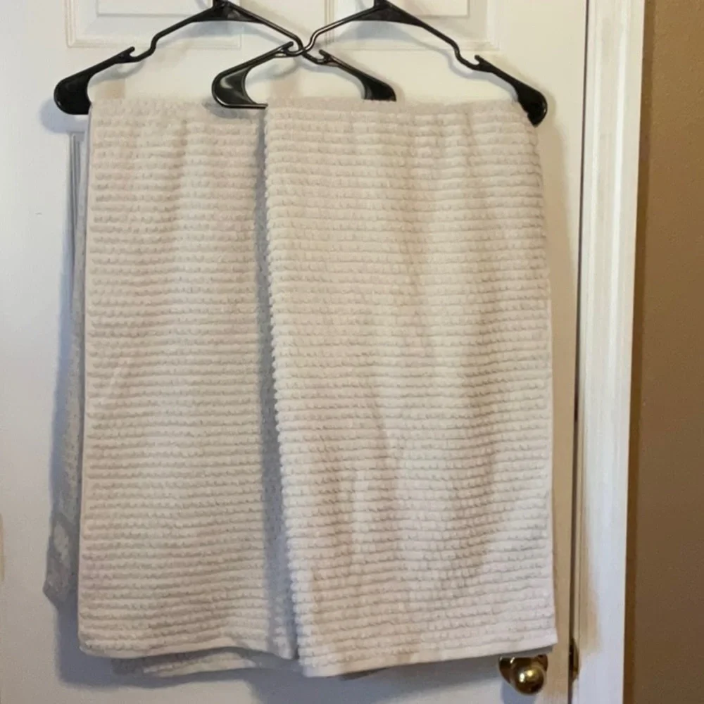 Set Parachute Terry Dot Bath Towels 100% Cotton Softly Textured Size 52” x 28”